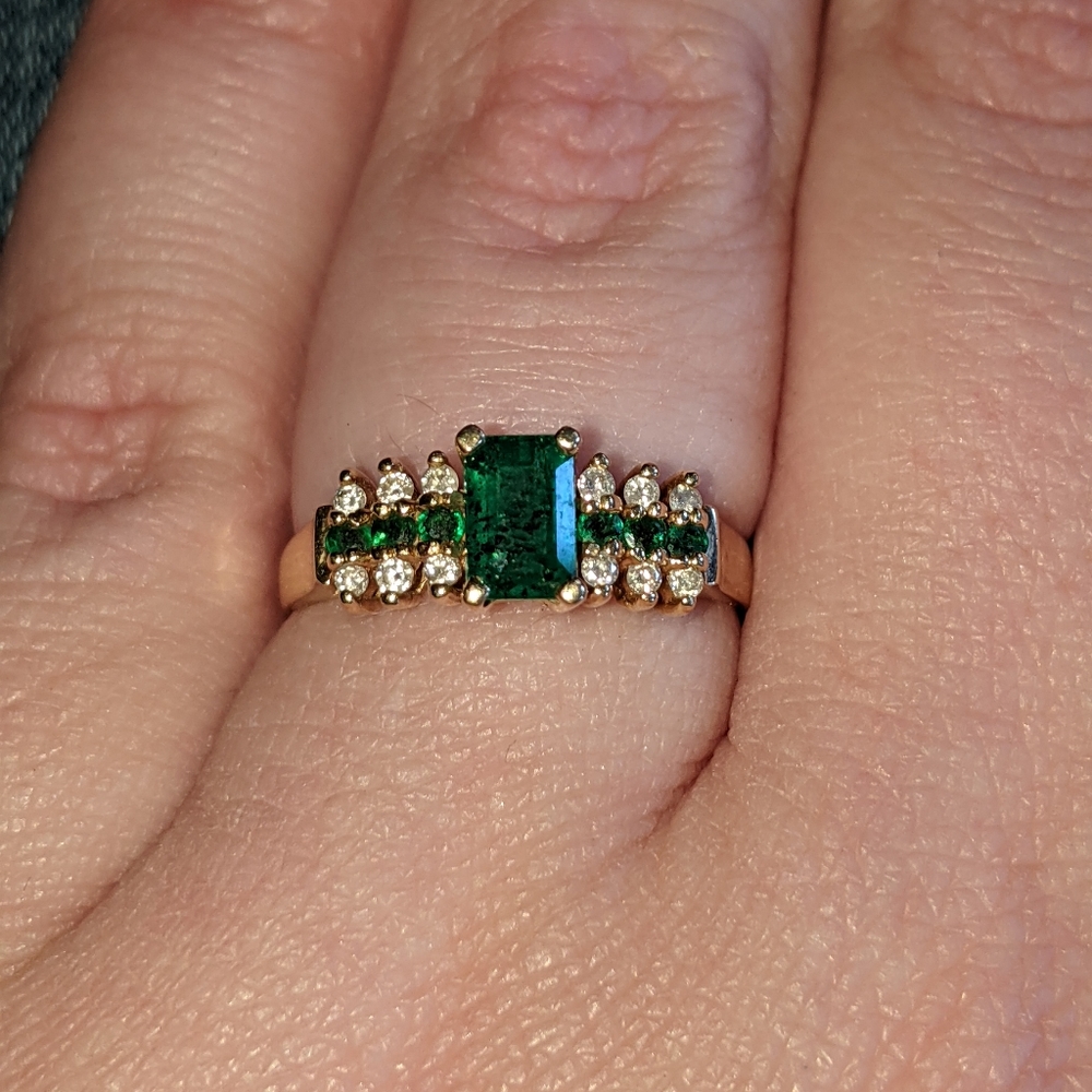 Vintage 14k gold emerald ring